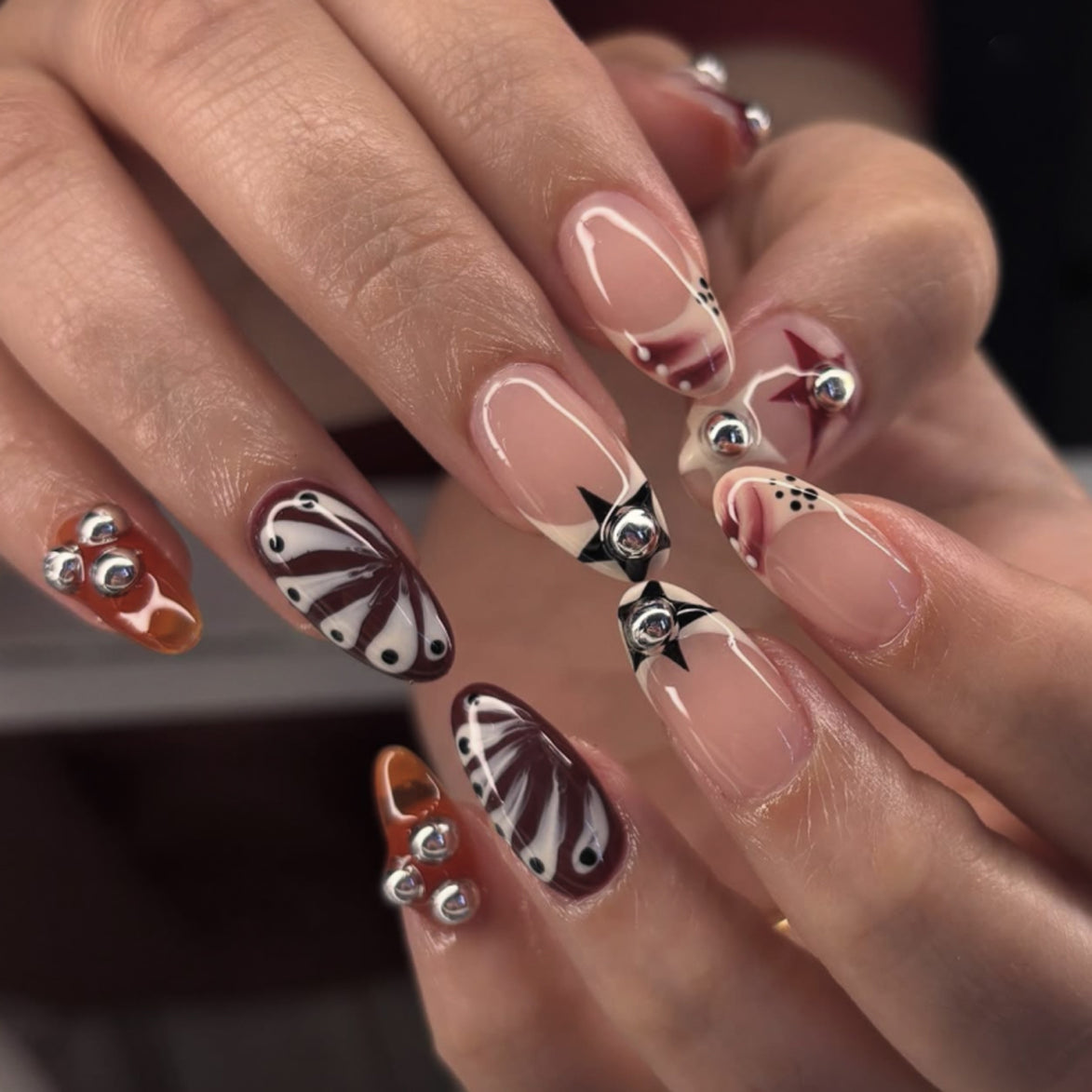Star Accent Graphic Nails